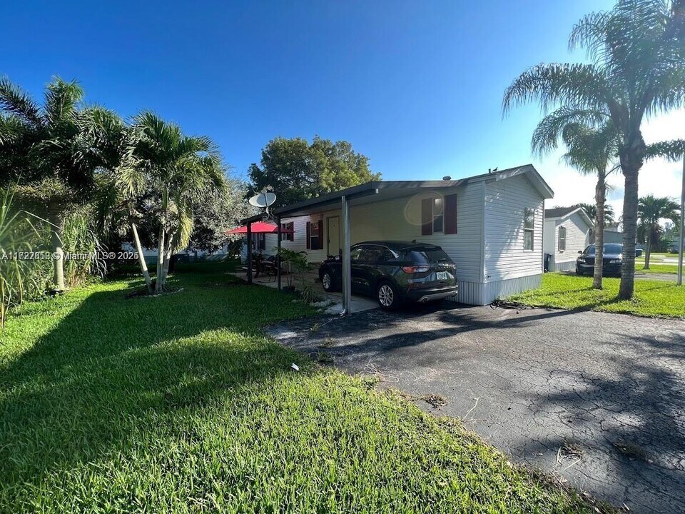 35250 SW 177th Ct in Homestead, FL - Building Photo