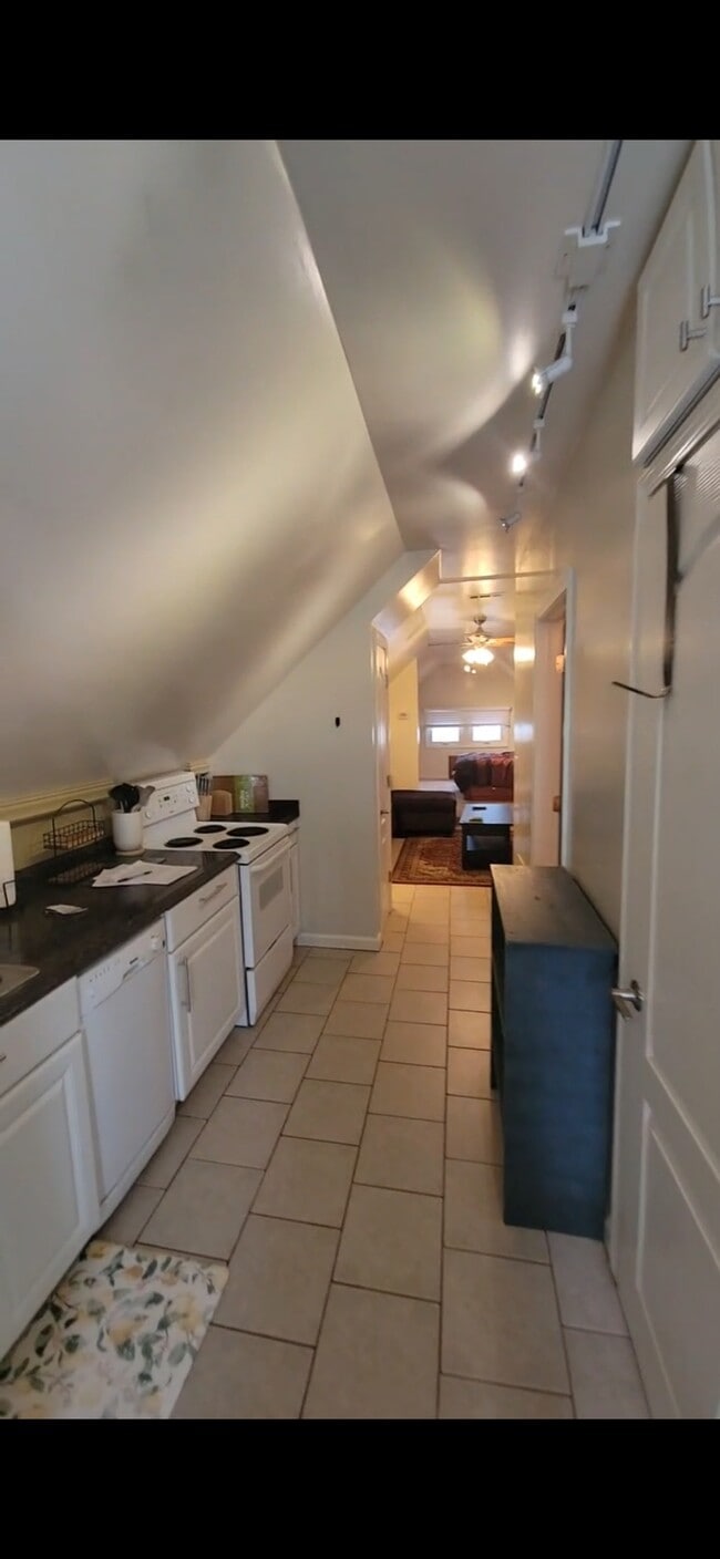 2045 Waterbury Rd, Unit 2045 UP