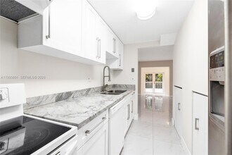 3056 Shipping Ave in Miami, FL - Building Photo - Building Photo