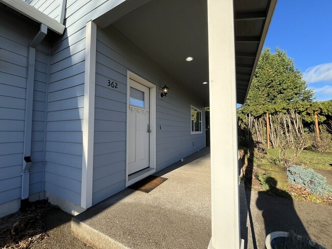 362 NW 6th Ave in Canby, OR - Building Photo - Building Photo