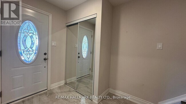 361 Terry Dr in Newmarket, ON - Building Photo - Building Photo