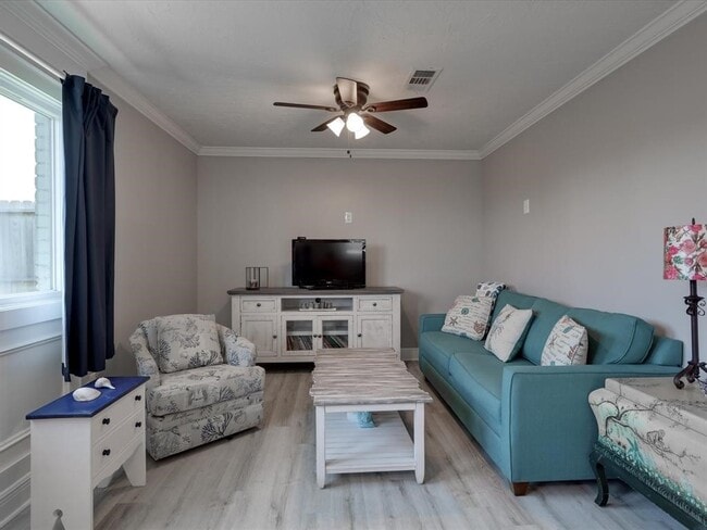 property at 10 Windsor Ct