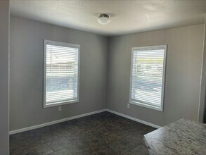 19225 N Cave Creek Rd in Phoenix, AZ - Building Photo - Building Photo