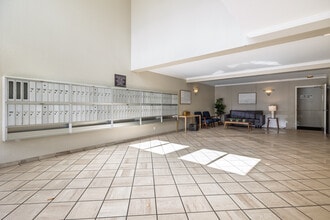 Oakview in San Mateo, CA - Building Photo - Lobby