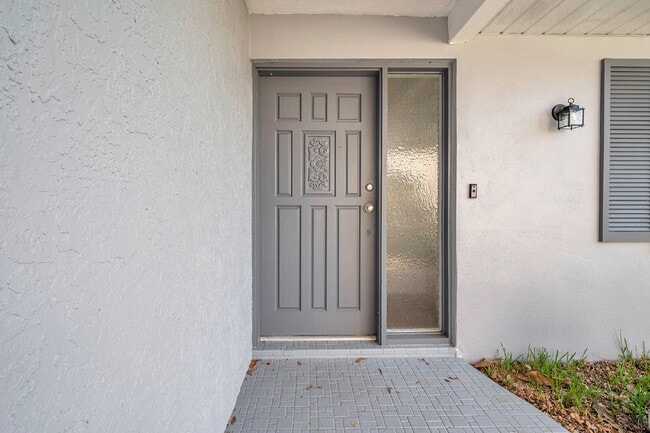 1995 Meadow Dr in Clearwater, FL - Foto de edificio - Building Photo