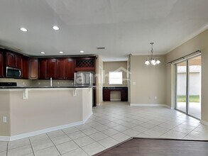31437 Heatherstone Dr in Wesley Chapel, FL - Foto de edificio - Building Photo
