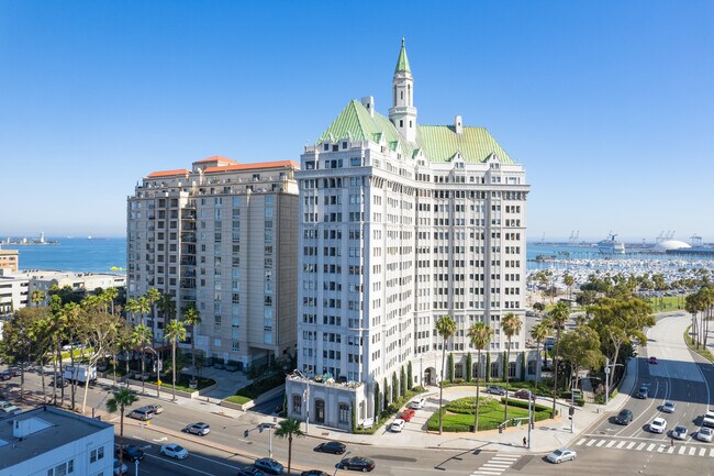 Villa Riviera in Long Beach, CA - Building Photo - Building Photo