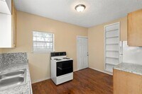 1914 Hardy St photo'