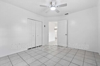 15208 Omaha St in Hudson, FL - Foto de edificio - Building Photo