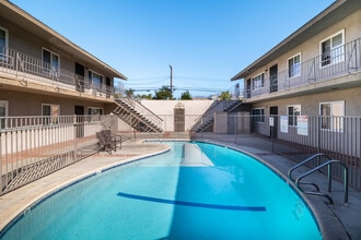 Stoneridge Apartments in Ontario, CA - Building Photo - Building Photo