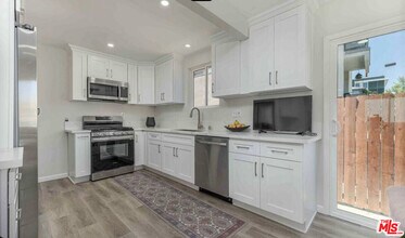 817 N Kingsley Dr in Los Angeles, CA - Building Photo - Building Photo