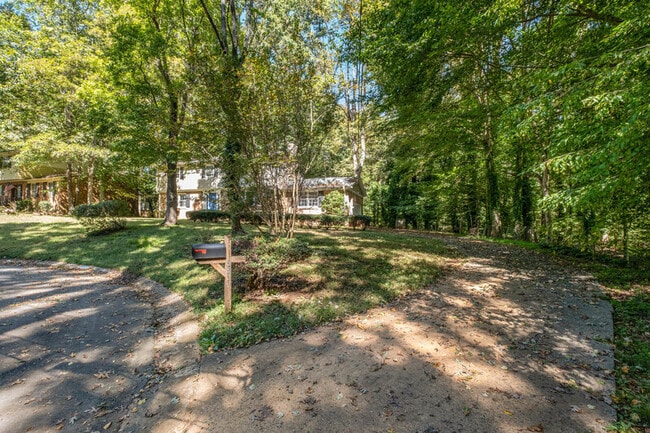 6800 April Ln in Charlotte, NC - Building Photo - Building Photo