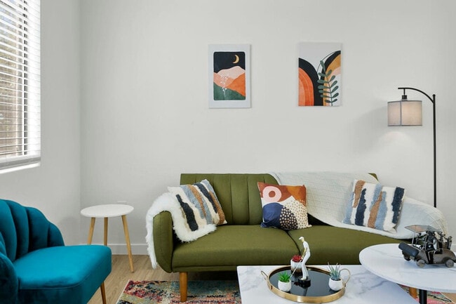 9450 W Cabela Dr in Glendale, AZ - Foto de edificio - Building Photo