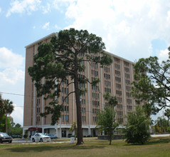 Bonair Towers in Ft. Myers, FL - Foto de edificio - Building Photo