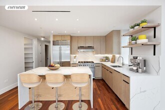 210 W 96th St in New York, NY - Building Photo - Building Photo