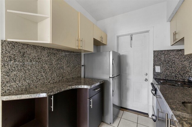 770 83rd St in Miami Beach, FL - Foto de edificio - Building Photo
