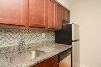 450 W Barry Ave in Chicago, IL - Building Photo - Building Photo