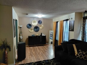 834 Ash Grove Ln in Desoto, TX - Foto de edificio - Building Photo