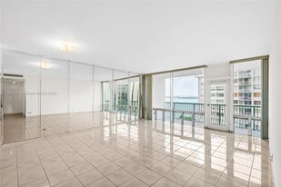 1408 Brickell Bay Dr in Miami, FL - Building Photo