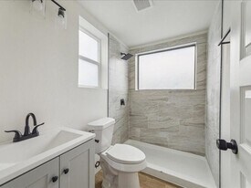 905 74th St in Houston, TX - Building Photo