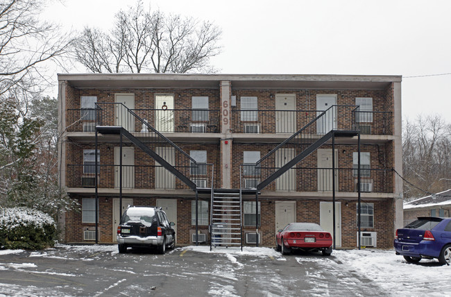 609 Hedgeapple Ln in Knoxville, TN - Foto de edificio - Building Photo