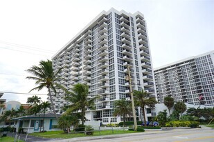 525 N Ocean Blvd in Pompano Beach, FL - Building Photo