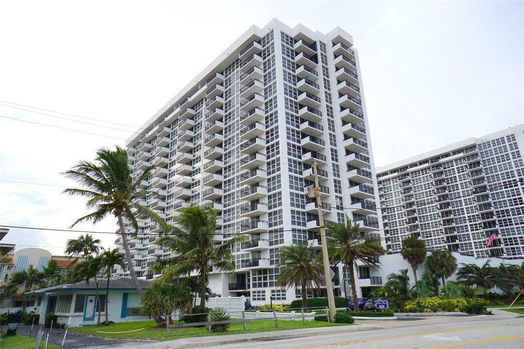 525 N Ocean Blvd in Pompano Beach, FL - Building Photo
