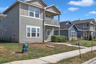 223 Clearlake Dr in Hutto, TX - Building Photo - Building Photo