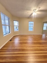 22 Pleasant Ave in Somerville, MA - Foto de edificio - Building Photo
