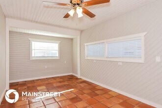 2426 Stratford Dr in Sarasota, FL - Foto de edificio - Building Photo