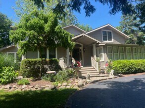 1823 W Shore Dr in Delafield, WI - Building Photo - Building Photo