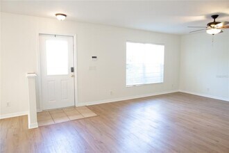 9426 Charlesberg Dr in Tampa, FL - Building Photo - Building Photo