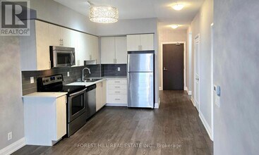 7890 Bathurst St in Vaughan, ON - Building Photo - Building Photo