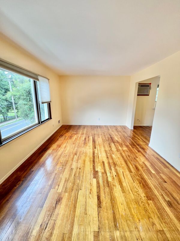 35 Broadway, 2 in Dobbs Ferry, NY - Building Photo - Building Photo