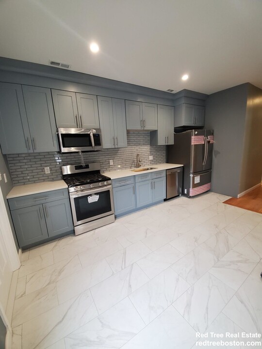 296 Brookline St in Cambridge, MA - Building Photo
