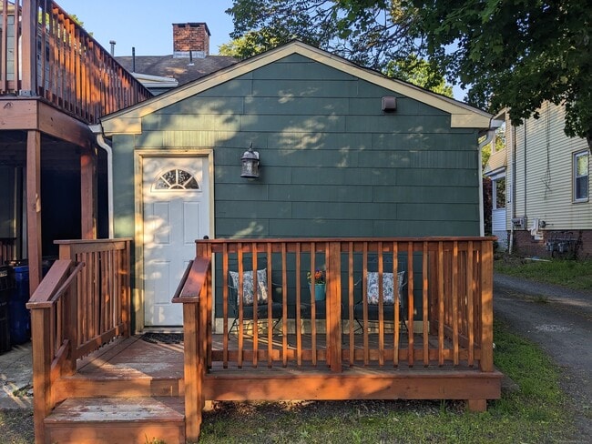 158 College St