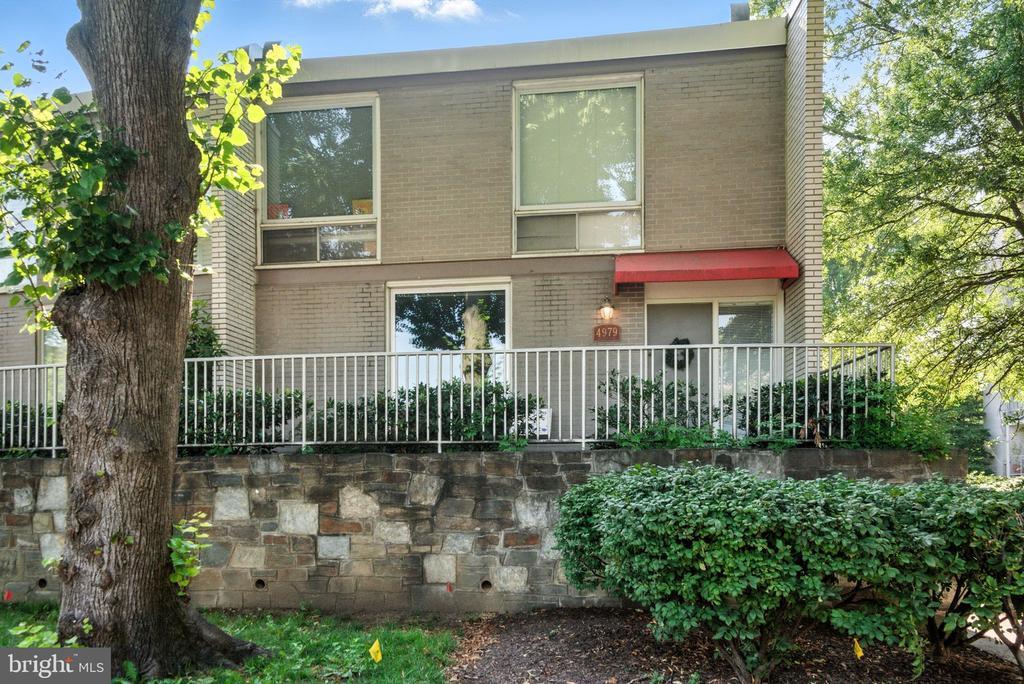4979 Battery Ln in Bethesda, MD - Building Photo