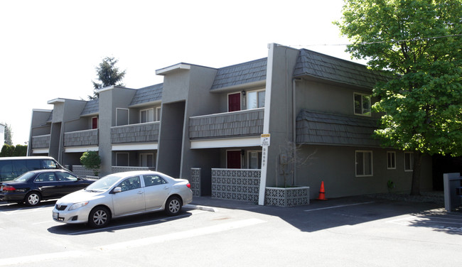 Skandi Villa Apartments in Edmonds, WA - Building Photo - Building Photo