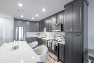 Newport Avenue Apartments in Rumford, RI - Foto de edificio - Building Photo