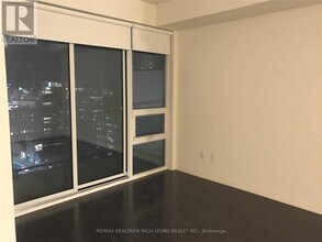 460 Adelaide St E in Toronto, ON - Building Photo - Building Photo