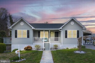 6117 Riverview Dr in King George, VA - Building Photo