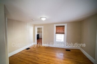 11 Cottage St in Bangor, ME - Building Photo - Building Photo