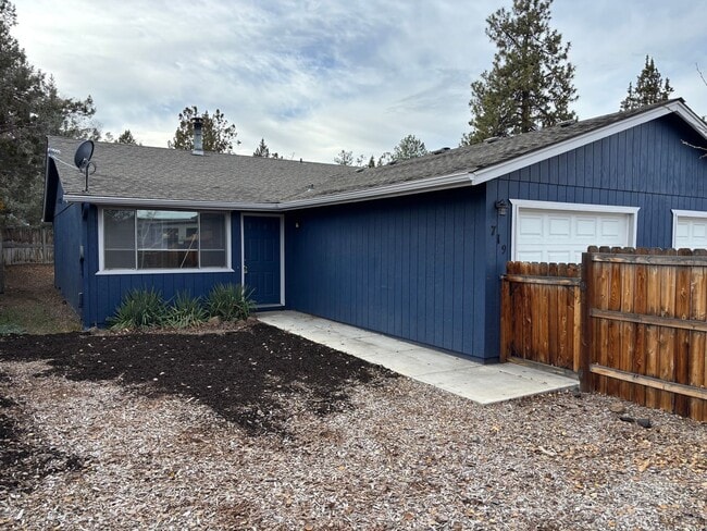 property at 717-719 SE Centennial St