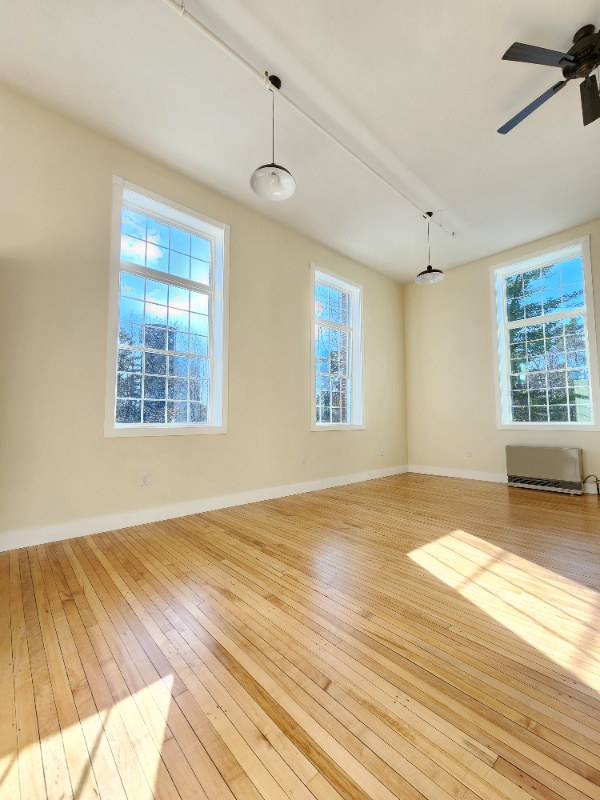 21 Jefferson St, Unit 11 in Old Town, ME - Foto de edificio - Building Photo