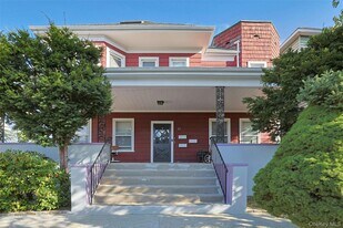 21 Lake Ave in Yonkers, NY - Building Photo