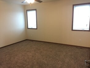 4546 13th St S in Moorhead, MN - Building Photo - Building Photo