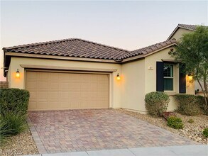 422 Port Reggio St in Las Vegas, NV - Building Photo - Building Photo