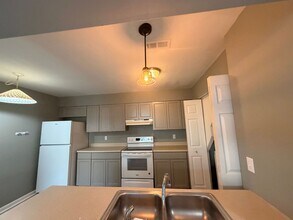 325 Lee's Ml Dr in Newport News, VA - Building Photo - Building Photo