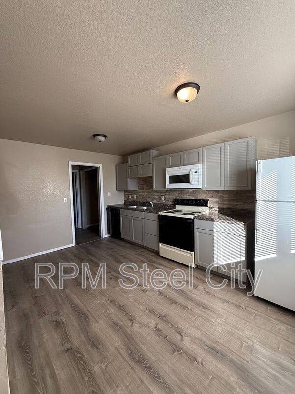 1717 Oakshire Ln in Pueblo, CO - Building Photo - Building Photo