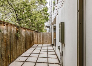 8409 Hempstead Rd in Houston, TX - Building Photo - Building Photo